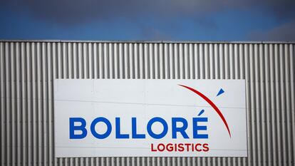 Logo de Bollore Logisitcs en Montoir-de-Bretagne, Francia, en marzo del año pasado.