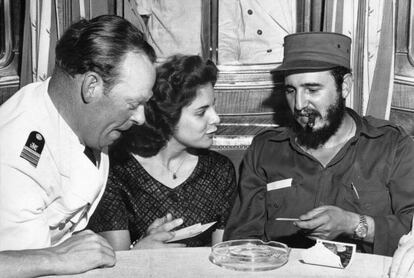 Fidel Castro y Martina Lorenz, en 1959 con el capitán Ernst Hankiewicz