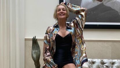 Las increíbles piernas de una Sharon Stone “agradecida” a los 62 años