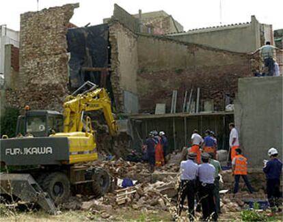 Los Bomberos han encontrado el cadáver de la segunda persona sepultada al derrumbarse una vivienda.