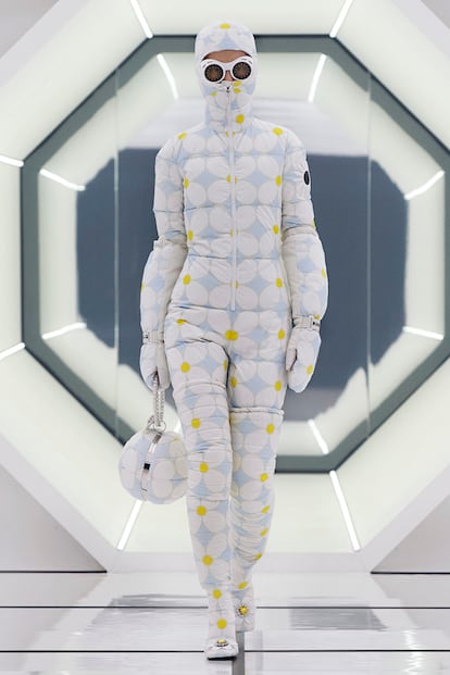 Mono estampado de la colección de Richard Quinn y Moncler.