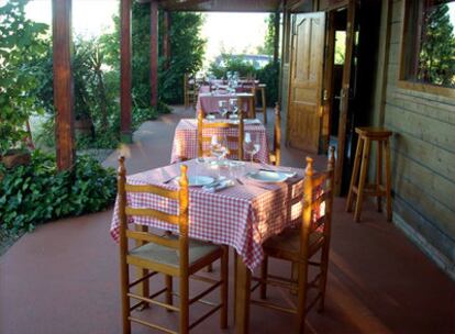 Terraza del restaurante La sopa boba en Guadarrama, Madrid.