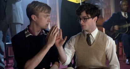 Daniel Radcliffe interpretando a Allen Ginsberg y Lucien Carr en 'Kill your darlings', una cinta polémica por tener a Harry Potter besando a otro hombre. Sí, aún seguimos ahí.