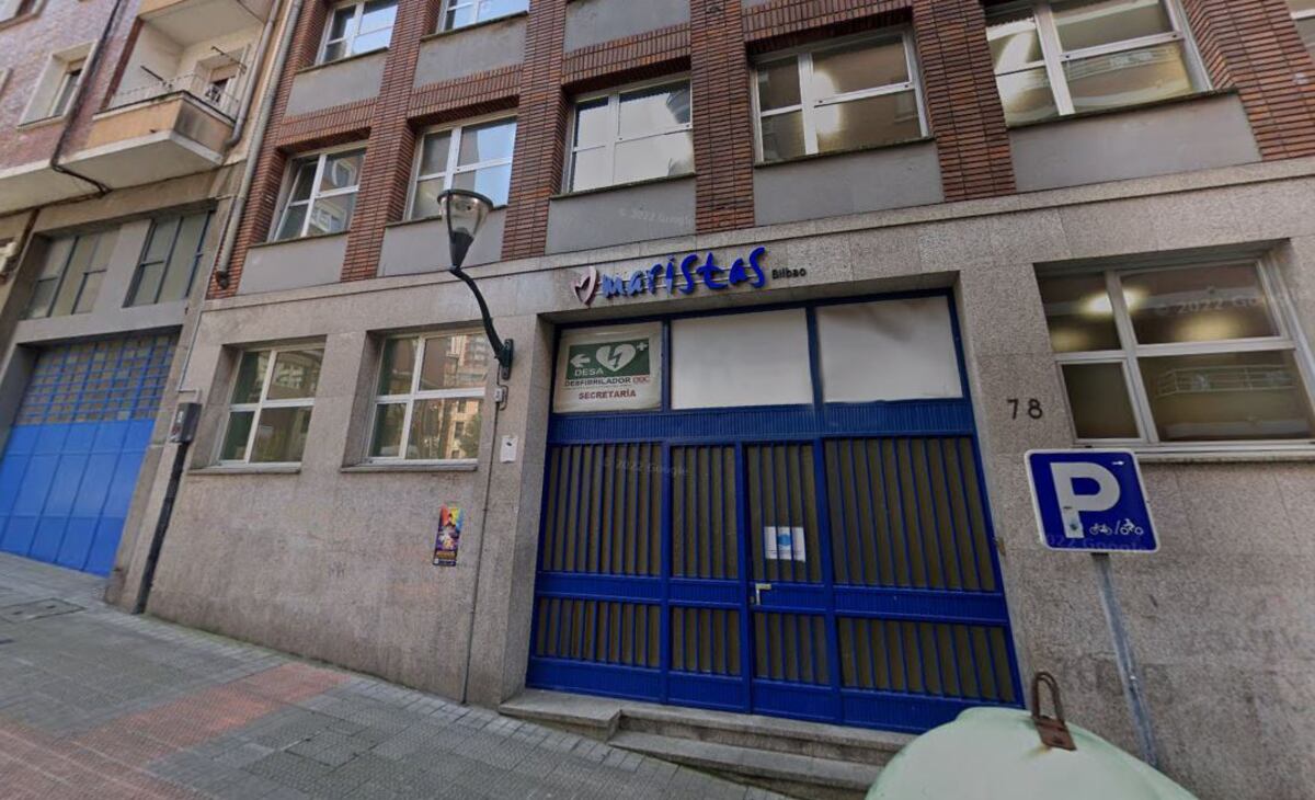 La Ertzaintza investiga la colocación de una cámara en los vestuarios  femeninos de los Maristas de Bilbao | Sociedad | EL PAÍS