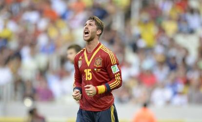 Sergio Ramos lanza un grito en el partido contra Nigeria.