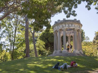 Jardines históricos del parque de El Capricho.