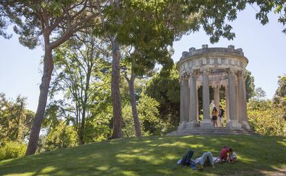 Jardines históricos del parque de El Capricho.