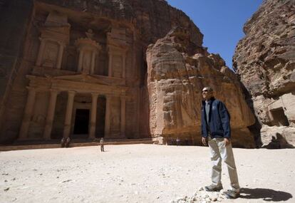 Barack Obama visita las ruinas de la milenaria ciudad de Petra, el sábado.