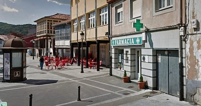 La farmacia de Gloria Carrasco, en Pola de Gordón, León.