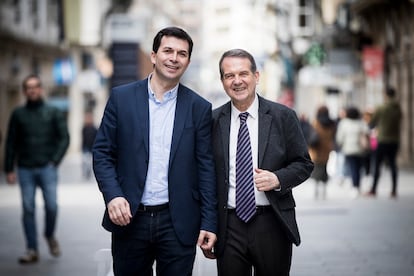 Gonzalo Caballero, junto a su tio Abel tras un acto de precampaña en Vigo el 7 de marzo, días antes de la suspensión electoral por el coronavirus.