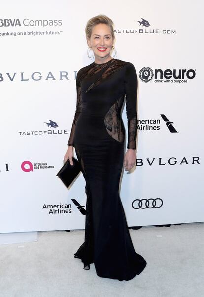 La actriz Sharon Stone, deslumbró con su estilismo en la alfrombra roja de la gala.