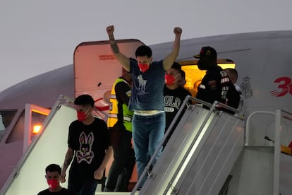El presidente de Venezuela, Nicolás Maduro, declaró que “Venezuela ha pagado un alto precio para conseguir la libertad de estos connacionales a través de un canje con las autoridades de Estados Unidos de un grupo de ciudadanos estadounidenses que se encontraban a la orden de la justicia por su comprobada participación en delitos graves contra la paz”.