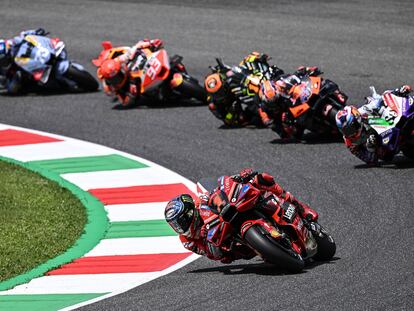 Pecco Bagnaia en cabeza durante el GP de Italia, en el Circuito de Mugelo este domingo.