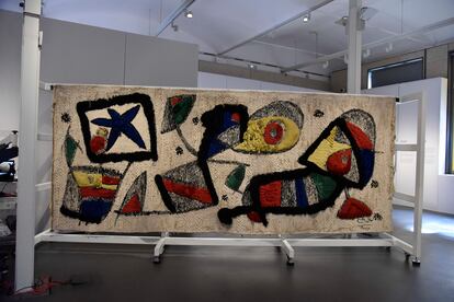 En CaixaForum puede verse el tapiz que Joan Miró y el artista textil Josep Royo crearon para la Caixa y que ha sido restaurado.