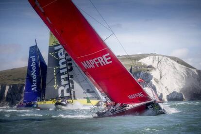 Un momento de la salida de la clase VO65 de la Rolex Fastnet Race el pasado domingo en Cowes (Inglaterra)