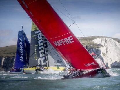 Un momento de la salida de la clase VO65 de la Rolex Fastnet Race el pasado domingo en Cowes (Inglaterra)