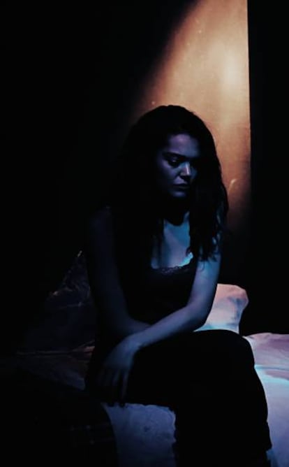 Ana Rujas, en el papel de Ana Belén, durante una escena de la obra '¿Qué sabes tú de mis tristezas?'