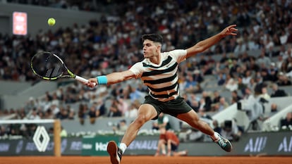 Carlos Alcaraz, durante el partido contra Marozsan en la Philippe Chatrier.