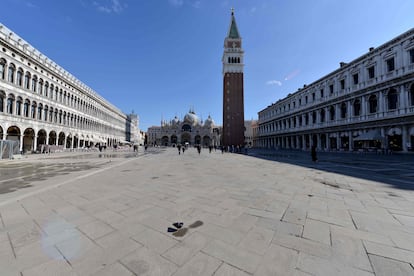 La plaza de San Marcos, en Venecia, casi vacía este domingo.