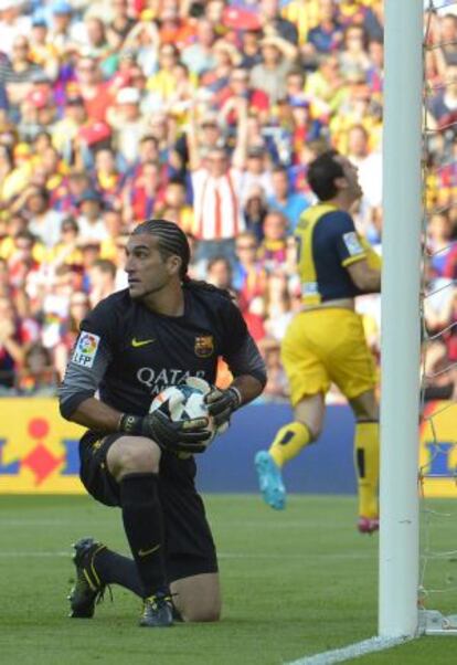 Pinto, después de encajar el gol de Godín.