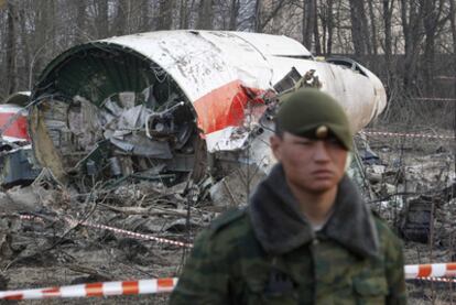 Restos del avión en el que viajaban autoridades polacas, en Smolensk, en 2010.