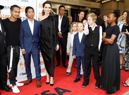 Angelina Jolie y sus seis hijos, Maddox, Pax, Vivienne, Knox, Shiloh y Zahara en septiembre de 2017 en Toronto.