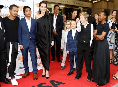 Angelina Jolie y sus seis hijos, Maddox, Pax, Vivienne, Knox, Shiloh y Zahara en septiembre de 2017 en Toronto.