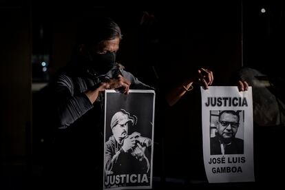 Periodistas de Ciudad Juárez (Chihuahua) se manifestan por los asesinatos de sus colegas en el país. 