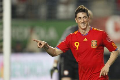 Fernando Torres celebra el quinto gol ante Polonia.