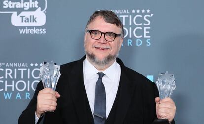 Guillermo del Toro, con los premios al mejor director y la mejor película.