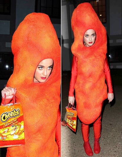 A la espera del disfraz de Heidi Klum, Katy Perry gana por goleada con este disfraz de cheeto. El disfraz remata los fiestones que viene organizando en Marrakech desde hace unos días por su 30 cumpleaños.