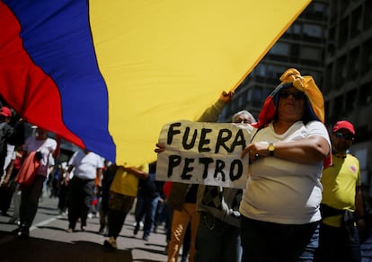 Protesta contra las reformas de Gustavo Petro el 6 de marzo 2024 en Bogotá, Colombia.