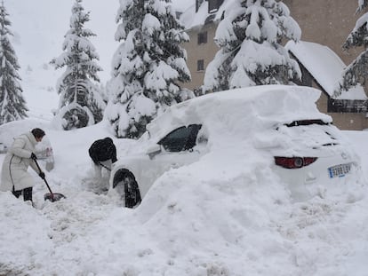 Nieve en la zona de Canfranc y Candanchú, en el Valle del Aragón (Huesca), el domingo pasado.