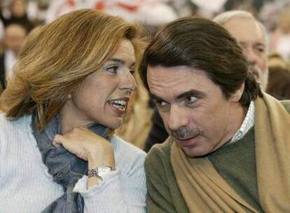 Ana Botella y su marido, José María Aznar, en un momento de confidencias.