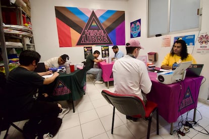 VIHve Libre organiza talleres educativos, charlas de sensibilización, campañas de prevención y actividades comunitarias para fomentar la empatía, la educación y la inclusión social.
