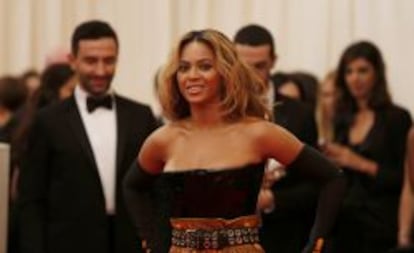 La cantante Beyonc&eacute; a su llegada a una fiesta en el Metropolitan Museum.