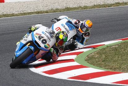 Pol Espargaró rueda por delante de Rabat en Montmeló.