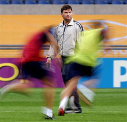 Jos Antonio Camacho, el seleccionador espa?ol, durante el entrenamiento de ayer.