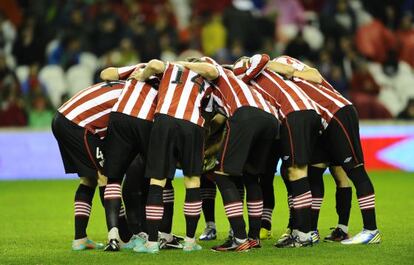 Jugadores del Athletic de Bilbao, antes de un partido contra el Atlético de Madrid el pasado 27 de enero.