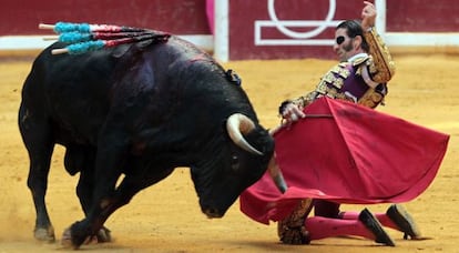 El diestro Juan José Padilla en su segundo toro de la tarde.