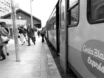 Ferrocarril de vía estrecha de la línea Dénia-Alicante.