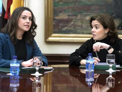 In&eacute;s Arrimadas y Soraya S&aacute;enz de Santamar&iacute;a durante su reuni&oacute;n. 