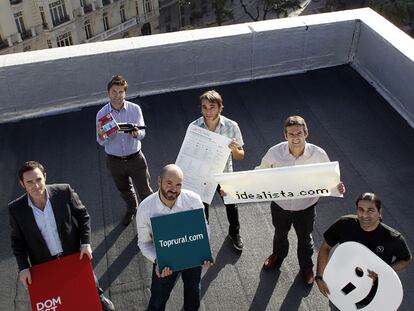 Representantes de diversas empresas de Internet, en una azotea cercana a las Cortes.