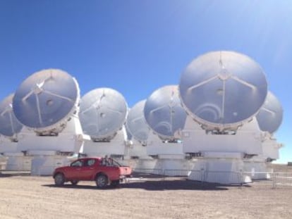 Astrónomos e ingenieros controlan en el desierto chileno los mayores observatorios del mundo