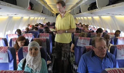 Passageiros em um avião da JamboJet, em Nairobi (Quênia).