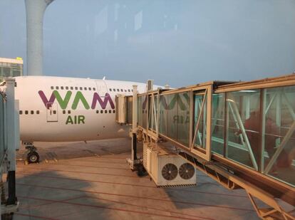 The aircraft taking evacuees to Madrid is owned by the Spanish airline Wamos. 
