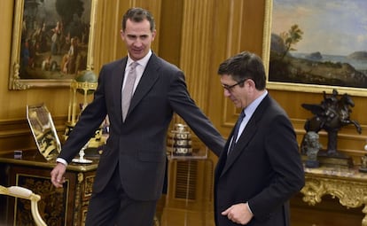 King Felipe VI and congressional speaker Patxi López on Monday morning.