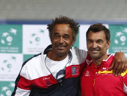 Noah y Bruguera posan durante la presentación del Francia-España, ayer en Lille.