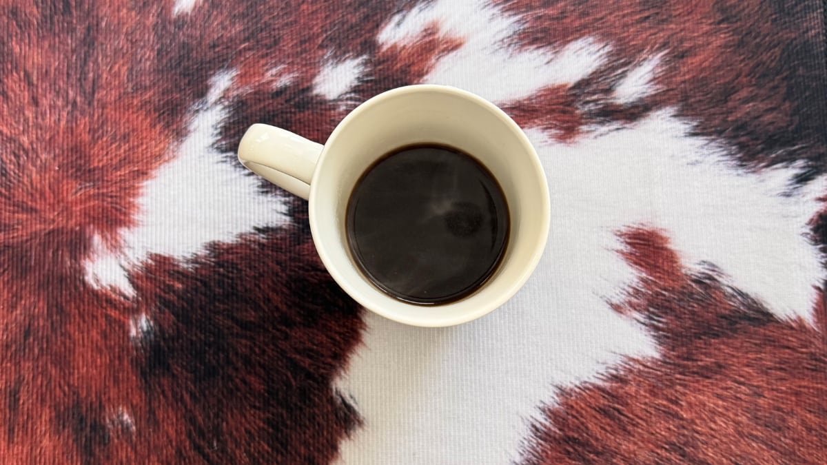 Café hecho con agua mineral en la cafetera italiana de Bialetti.