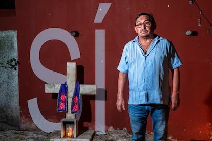 Martín Humberto Solís vota sí:  “Antes de la granja, los jóvenes estaban por la mañana amontonados esperando que abrieran donde venden la cerveza”, argumenta. Solís posee terrenos entre la granja y la carretera, y consiguió un contrato por 30 años de servidumbre de paso con la empresa Kekén.